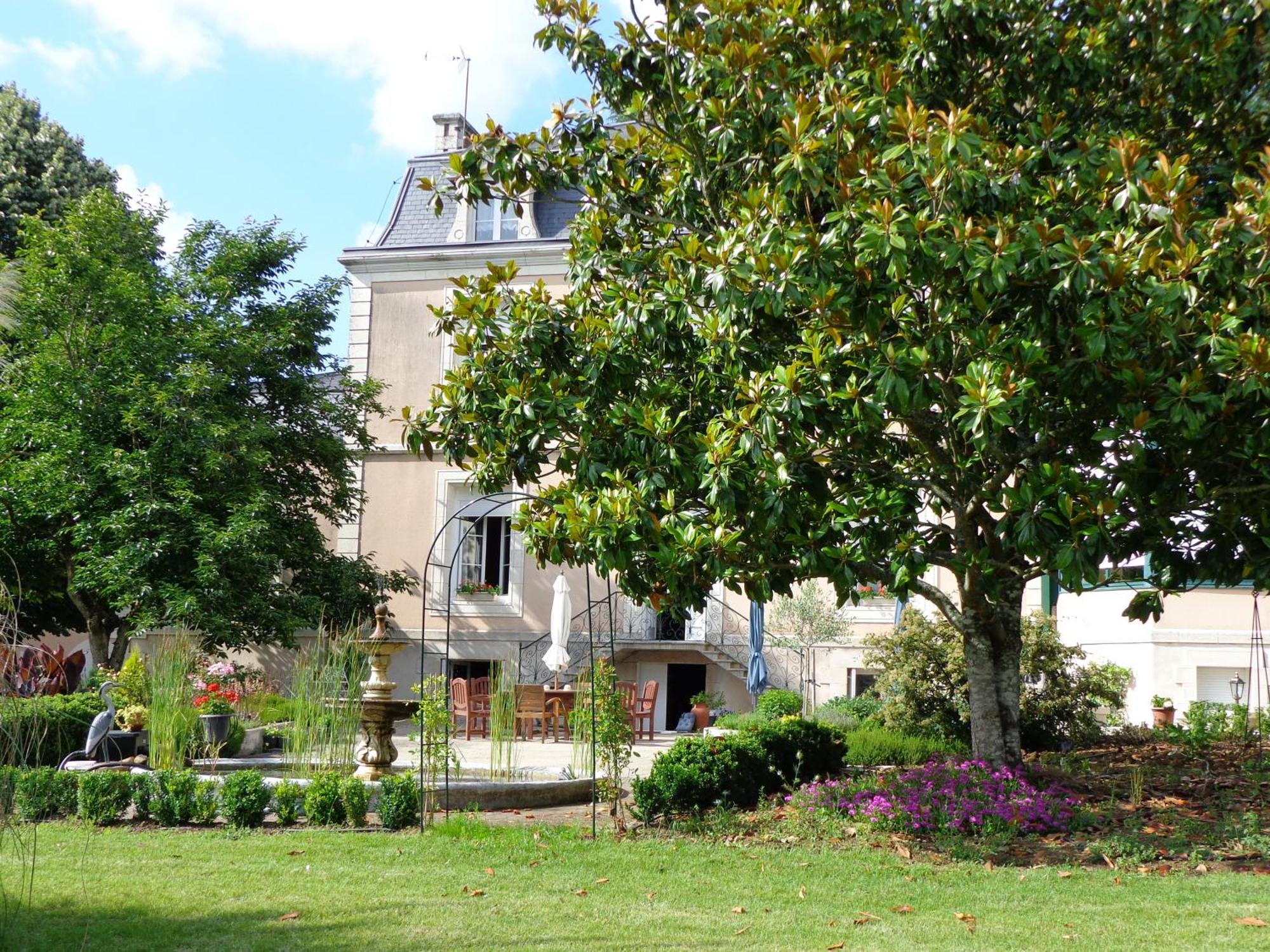 Bed and Breakfast La Maison Ribotteau L'Isle-Jourdain  Exterior foto